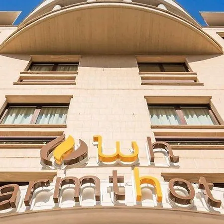 Warmthotel Отель 4*