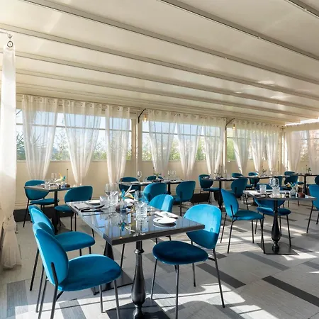 Warmthotel Hotel