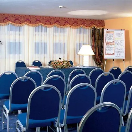 Отель Warmthotel