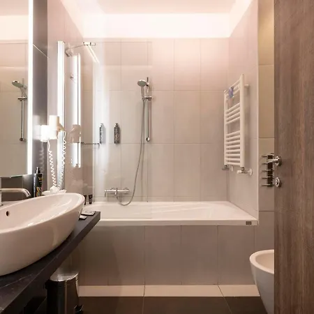 Hotel Warmthotel 4*