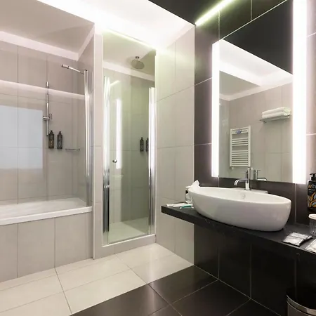Warmthotel Hotel 4*